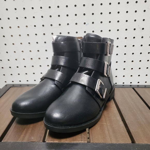 Time & Tru 3 Buckle Bootie Ankle Boot NWT - Picture 3 of 9